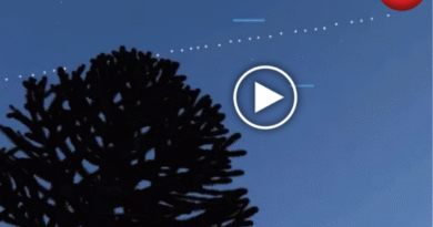 रहस्यमयी चमकदार कतार