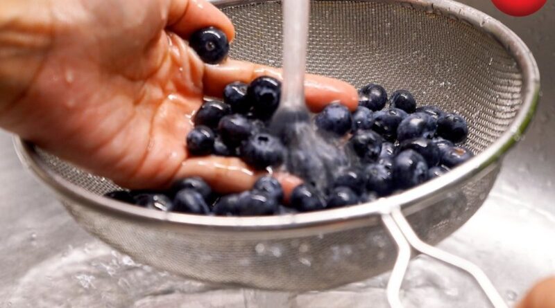 How to Wash Berries